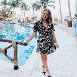 Meet your Posher, Abbey